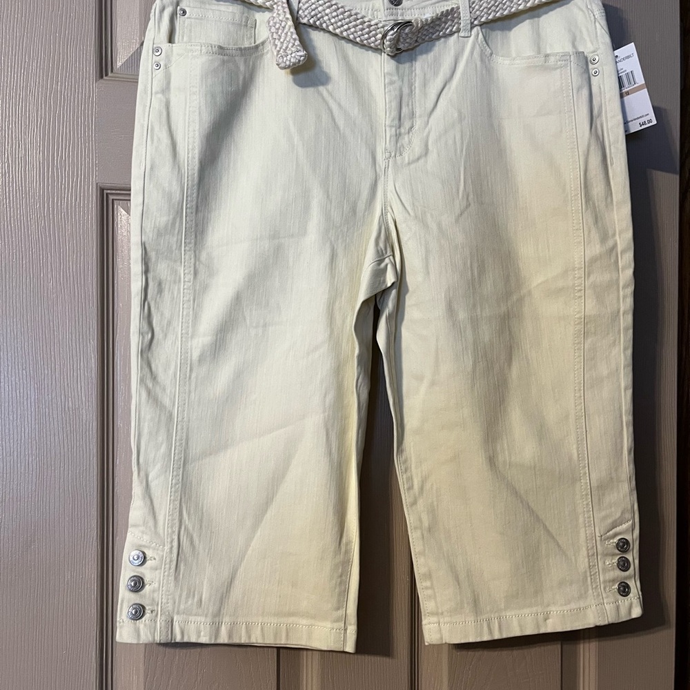 Gloria Vanderbilt size 12 yellow capris NWT